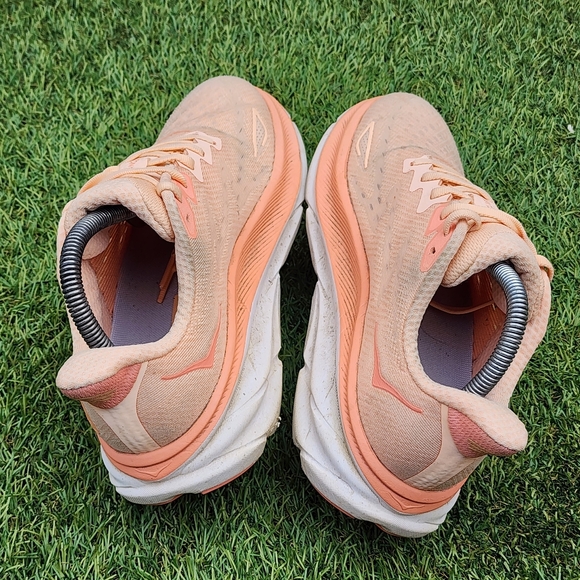 HOKA CLIFTON 9 - Womens Athletic Shoes - SIZE 8B - Picture 5 of 9